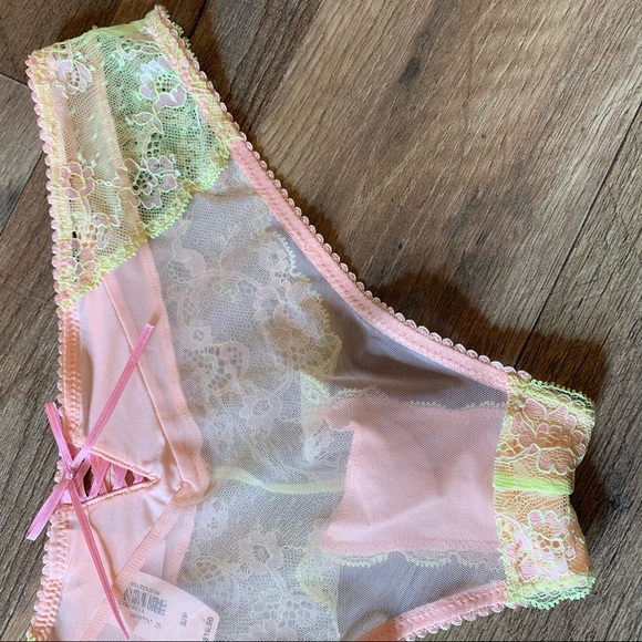 VS Pastel Lace Low Rise Cheekini Panty - Picture 8 of 9